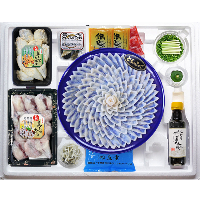 送料無料 国産とらふぐ刺身（4-5人前・高台プラ皿）と真ふぐちり鍋・唐揚セット／下関工場直送、株式会社魚重