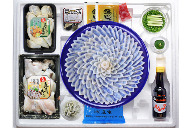送料無料 とらふぐ刺身4 5人前と真ふぐちり鍋 唐揚セット とらふぐあら付き ふぐ通販なら 魚重