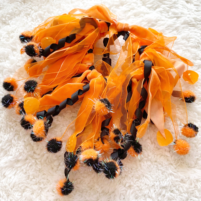 ARIA POMPOM PARTY HALLOWEEN SCRUNCHIES CLIP STRIP