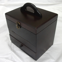 木のぬくもりが伝わる機能的なコスメティックボックス MK6543