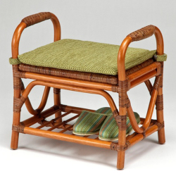 ラタン“サポートスツール(0370)” これは立ち易い！クラフトマンの技が光るカザマ製