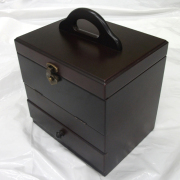 木のぬくもりが伝わる機能的なコスメティックボックス MK6543