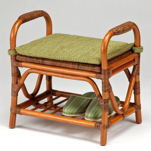 ラタン“サポートスツール(0370)” これは立ち易い！クラフトマンの技が光るカザマ製