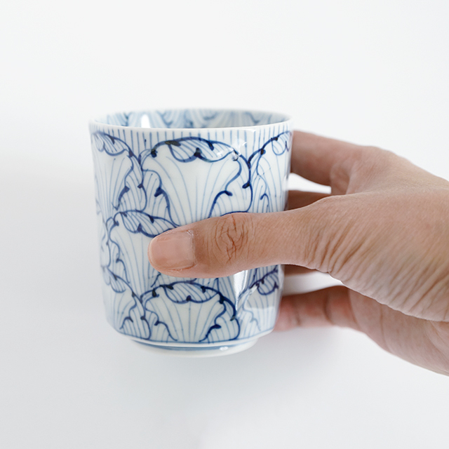 和食器　有田焼　藤正　おとなの日々器　手描　染付　そうた窯　カップ　湯呑　マグ　茶碗　急須　豆皿　花弁　唐草　