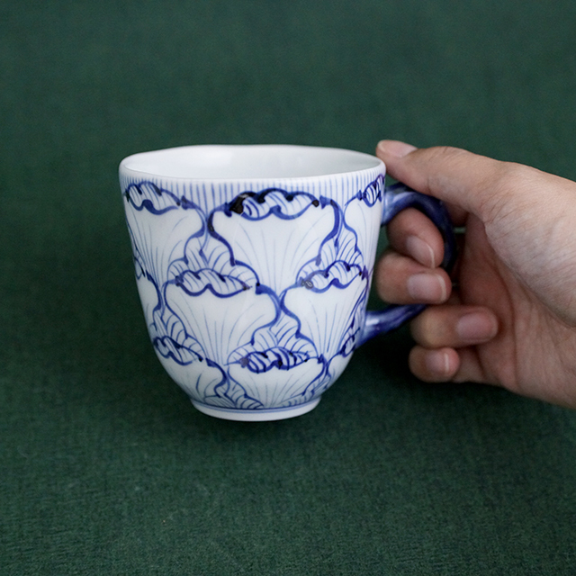 そうた窯│染付花弁紋マグ（青）