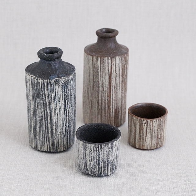 梶原妙子｜縦刷毛目（黒）筒徳久利