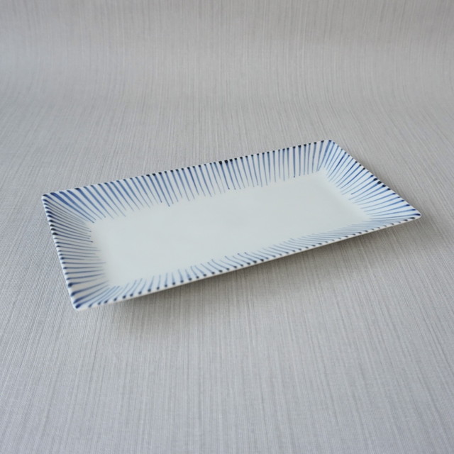 そうた窯｜染付渕十草S字長角皿（小） サイズ：230mm×115mm