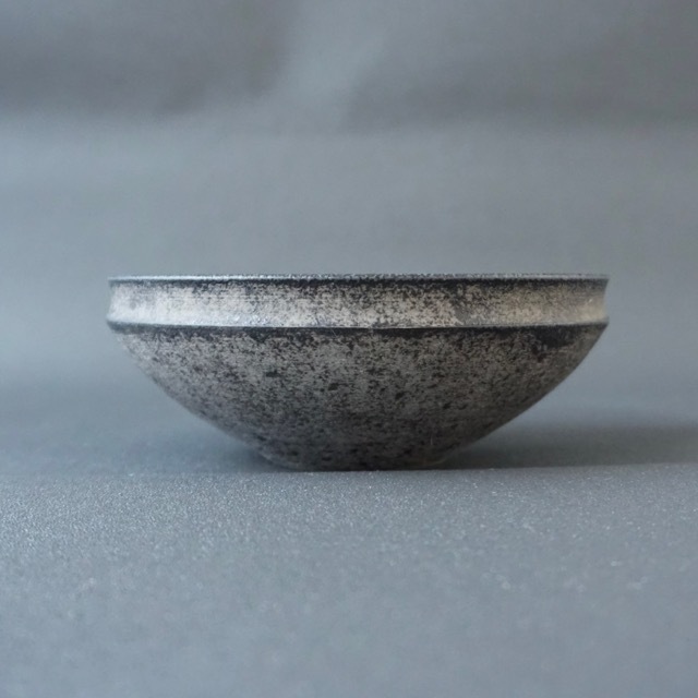 渋谷英一｜地ノ器切立鉢（灰） サイズ：148mm×148mm×H55mm 重さ