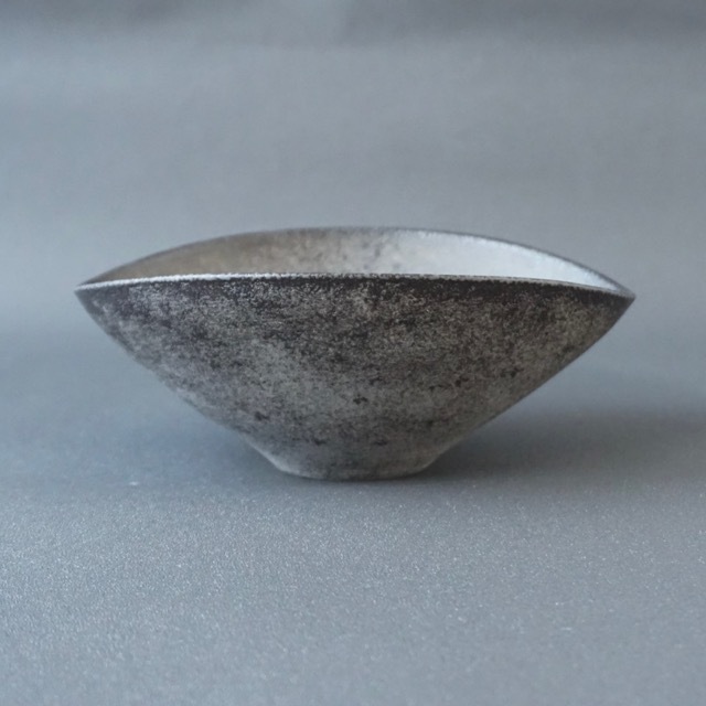 渋谷英一｜地ノ器楕円鉢（灰） サイズ：168mm×140mm×H66mm 重さ