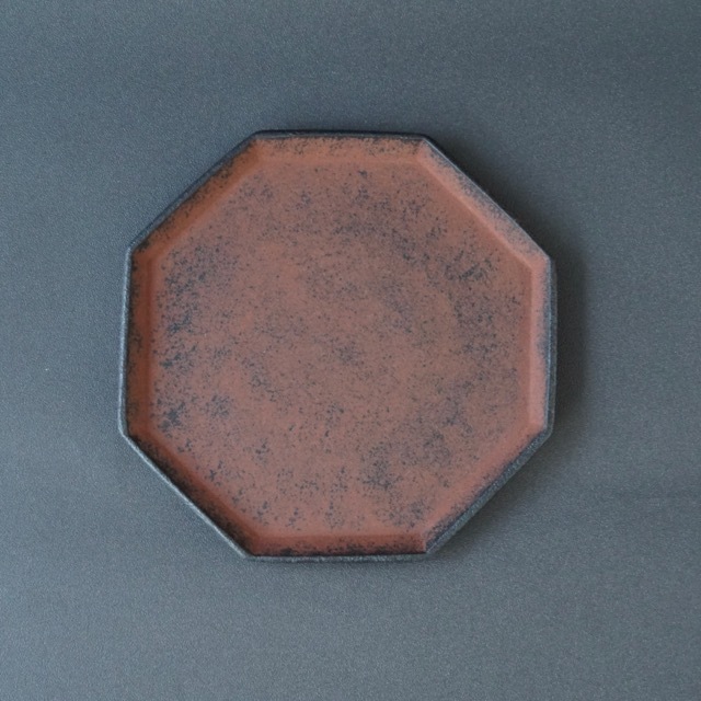 渋谷英一｜地ノ器八角皿（朱） サイズ：200mm×185mm×H15mm 重さ