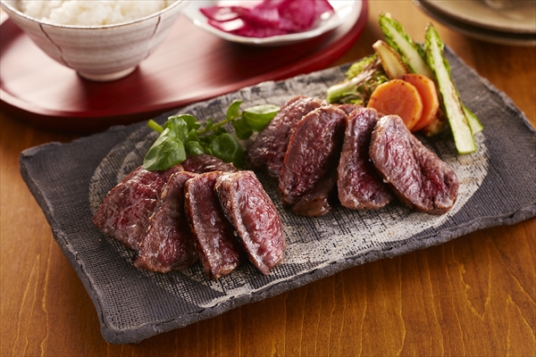 【小田牧場】小田牛　モモステーキの塩と醤油の生糀漬け