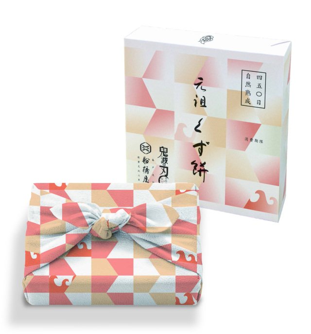 「鬼滅の刃」船橋屋 煉獄杏寿郎パッケージ/元祖くず餅小箱(24切/1.5名様用) 【風呂敷付】【消費期限は製造から2日間/遠方は当日期限】※煉獄の「煉」は「火+東」が正表記。