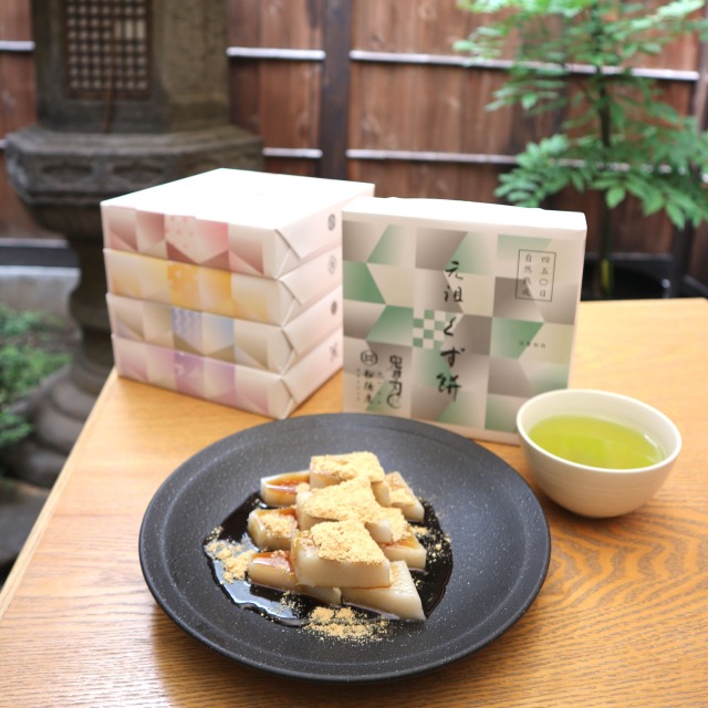 「鬼滅の刃」船橋屋 我妻善逸パッケージ/元祖くず餅小箱(24切/1.5名様用) 【風呂敷付】【消費期限は製造から2日間/遠方は当日期限】