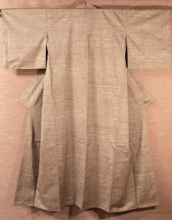 紬 真綿手紡ぎ糸 桑染地横絣文様袷の全体