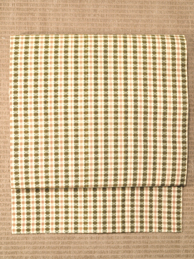 ミャンマー民族布祭礼用ロンジー 格子縞に絣文様（金） 名古屋帯のお太鼓とたれ全体