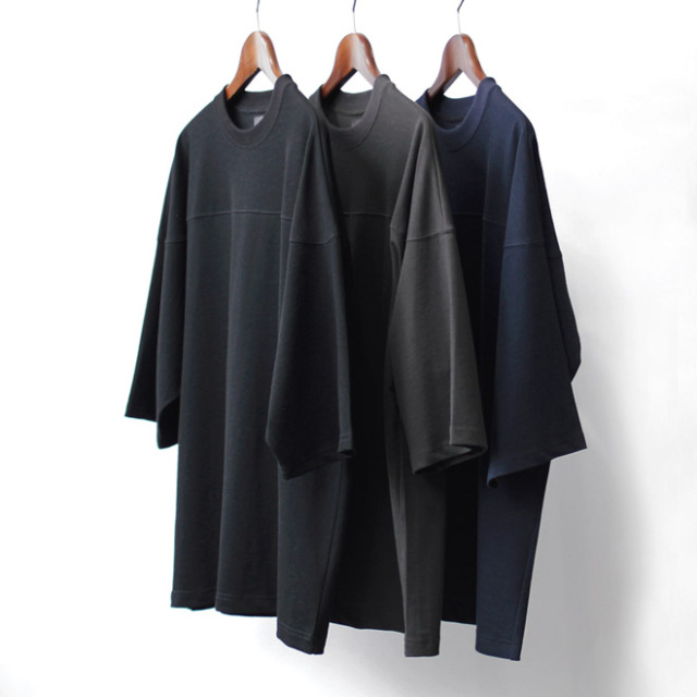 comm. arch. / Hardly Spun Football Tee