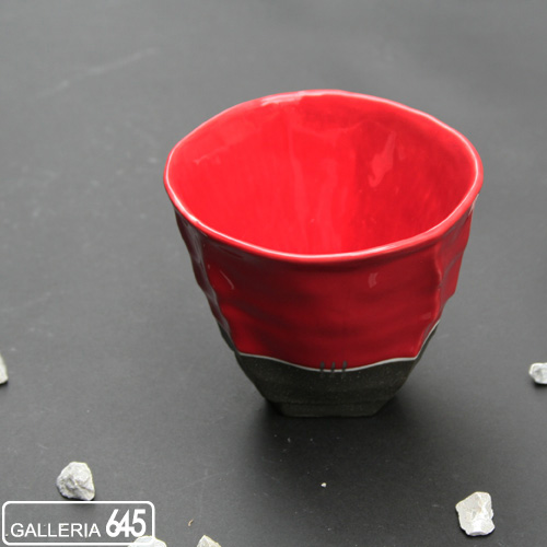 黒陶白金彩スクラッチ辰砂釉しのぎ湯呑：山本文雅：007039