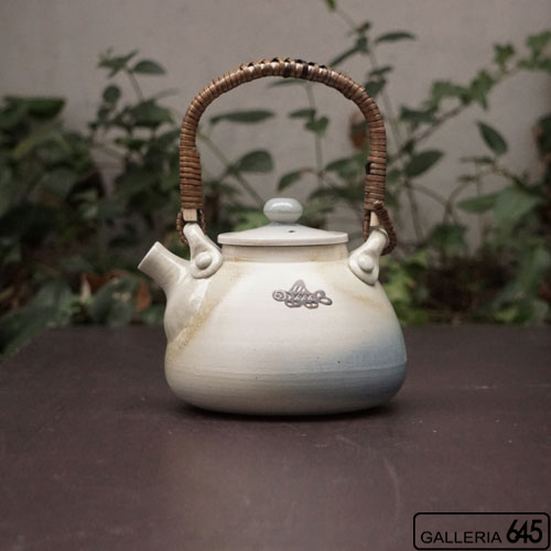 魚紋土瓶（白土）：與 宏文：041042