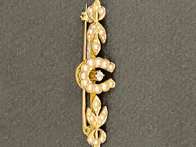 パールダイヤ馬蹄ブローチ