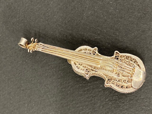 銀フィリグリーヴァイオリンブローチ　sold