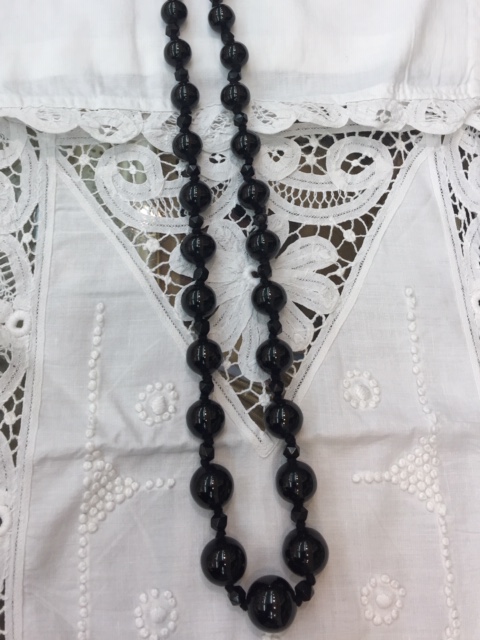 ジェット丸玉ネックレス sold