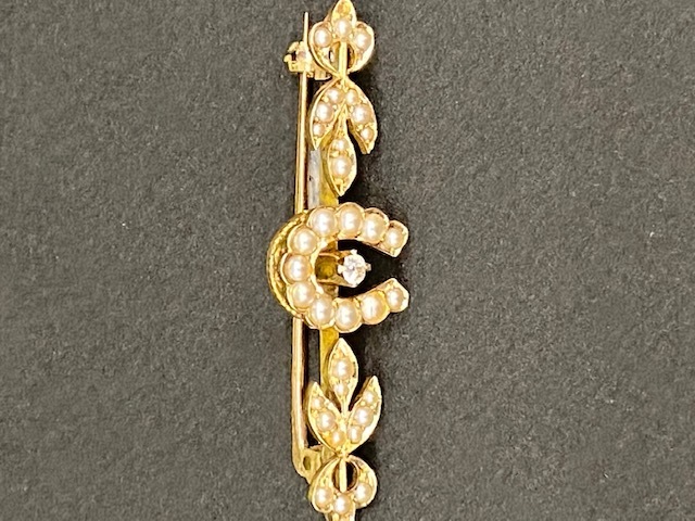 パールダイヤ馬蹄ブローチ