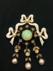 ヴィクトリアンエナメルオパールブローチ