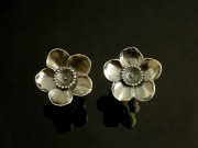シルバー誕生花ピアス　2月梅（ペア）　【K-SMITH】