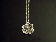 誕生花ブレスレット　バラ