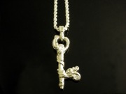 カギモチーフネックレス