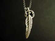 フェザーネックレス