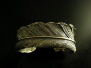 フェザーバングル