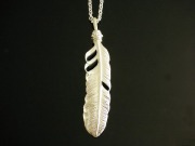 フェザーネックレス