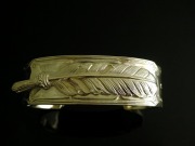 フェザーバングル