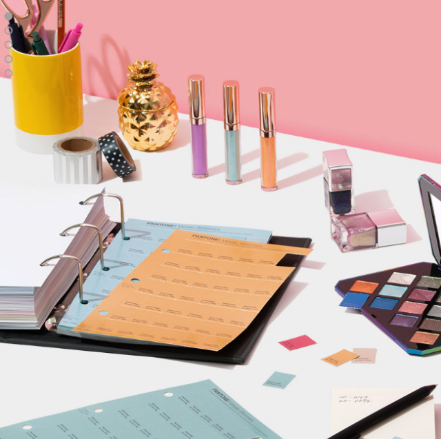 PANTONE（パントン）FHI メタリック・シマーズ・カラースペシファイヤー