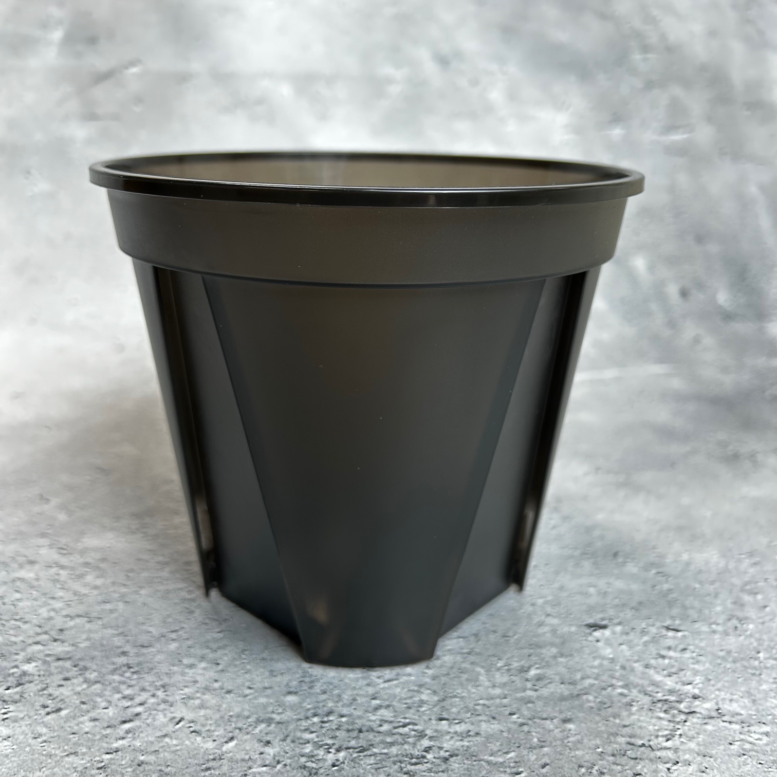 CBKポット  5号　1個　スリット入りプラ鉢　（クリアブラック）