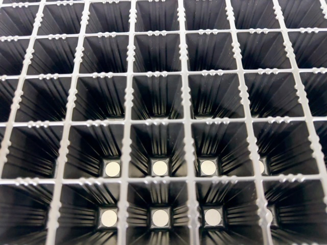 タキイ 根巻防止トレー（ワンウェイセルトレー）プラグトレー