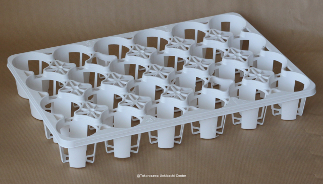 トレー　24穴　PMT-24　白（ホワイト）　プラスチックトレイ