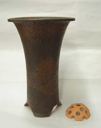 信楽焼き寒蘭鉢　5.5号　岩石胴しぼり　サナ付き