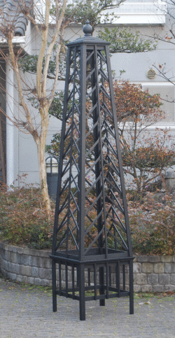 オベリスク　ピラミッドタイプ　「ツリー」サイズ：LL（高さ２３７cm、幅50cm、奥行き５０cm）