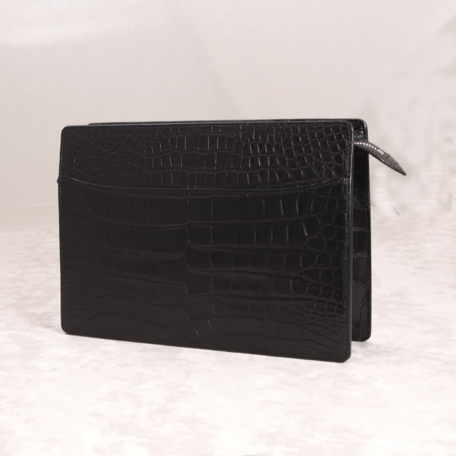 新品・未使用品　GAUDIE ガウディクロコダイルクラッチバッグ　ベル出品 新品・未使用品 GAUDIE ガウディクロコダイルクラッチバッグ