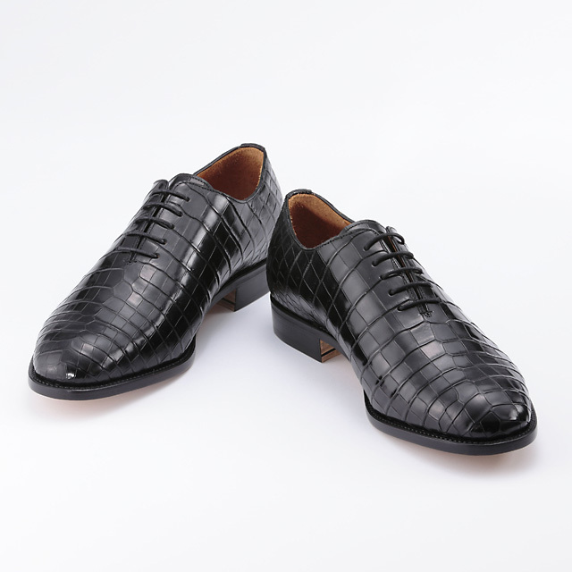 ホールカットシューズ