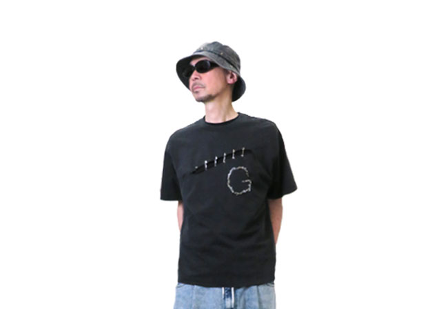 【GCL76】メンズ(ONE)サイズ☆墨黒ハードボディービッグTシャツにシルバーカラーハトメ＆スナッピン
