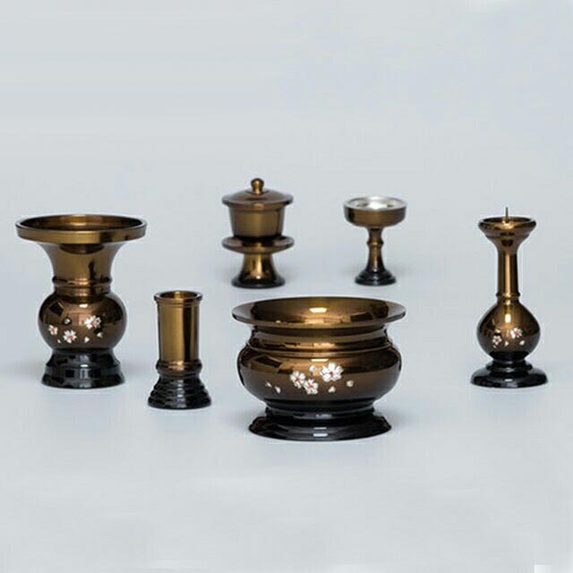 仏具セット【東型 ボカシ上色 さくら彫 3.0寸 6点セット】 3寸 モダン仏具セット 線香立て 線香差し 花瓶 湯呑 銅器 真鍮 お仏壇 仏壇 小物 ご飯 お供え 器 仏具 日本製 モダン 仏具セット 国産 おしゃれ
