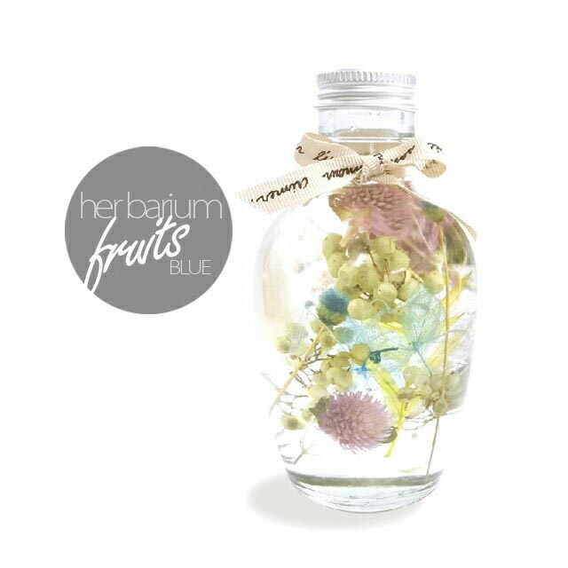 仏具【ハーバリウム フルーツ ボトル ブルー】仏花 造花 ハーバリウム プリザーブドフラワー ドライフラワー 枯れないお花  花束 花 還暦 男性 女性 ミニ 法事 仏壇用 お供え花 仏花 お彼岸 喪中はがき 供花 お悔やみ 枕花 新盆 おそなえ お仏壇 仏壇 小物