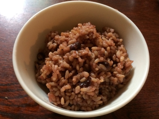 圧力鍋で炊いたふっくらもちもちの【有機玄米小豆ご飯】