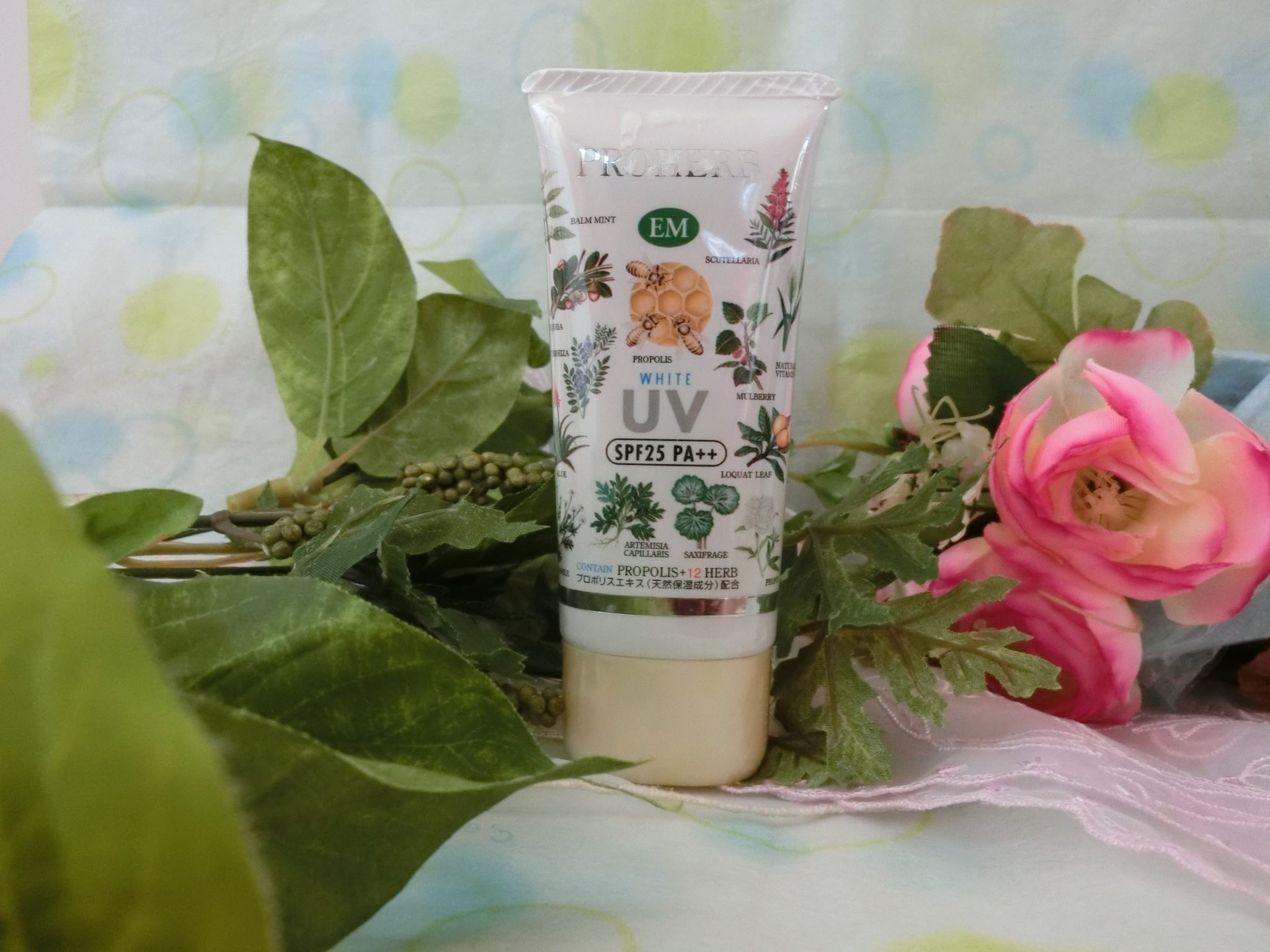 ノンケミカルで紫外線予防はSPF25、PA++。肌に優しい日焼け止め、化粧下地にも【EM　ホワイトUVクリーム】プロハーブ