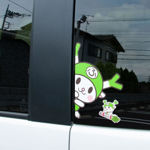 横からのぞくふっかちゃんステッカー(右)【ふっかちゃんミュージアム