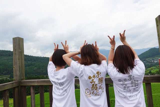 いづT３人バック
