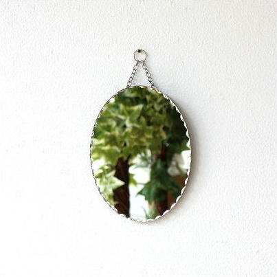 鏡 壁掛け ミラー ウォールミラー 楕円 シンプル 可愛い おしゃれ デザイン 小さい コンパクト トイレ 洗面所 玄関 幅15×高さ20cm 壁掛オーバルミニミラー フリル [aks6400]